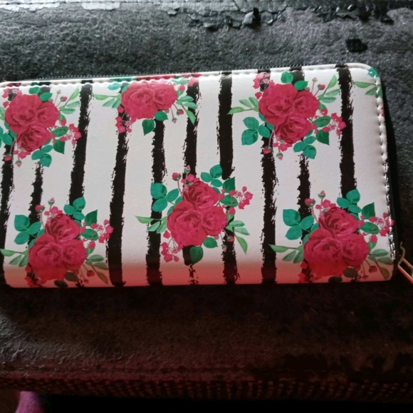 Wallet - Picture 2 of 2